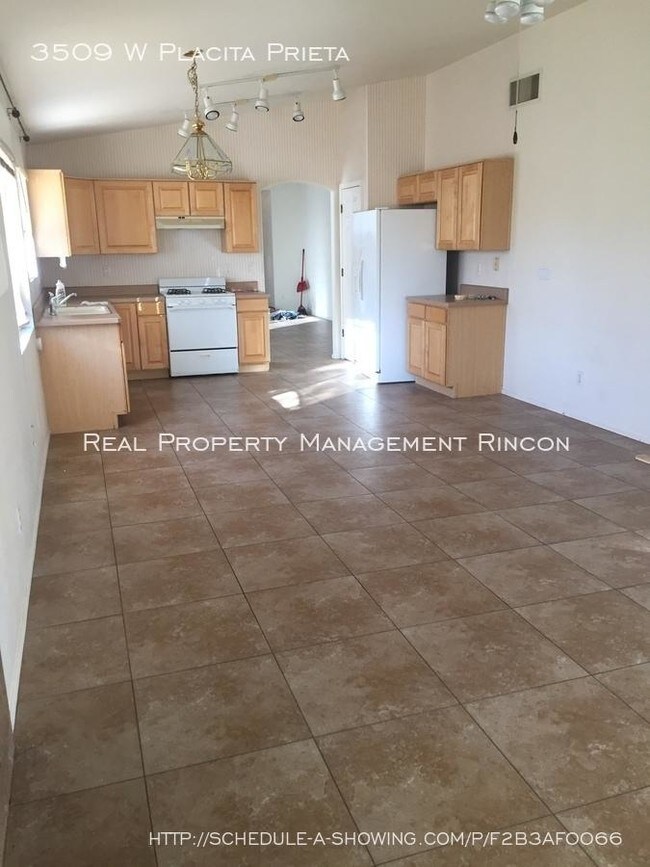Building Photo - 3 bedroom in Tucson AZ 85741