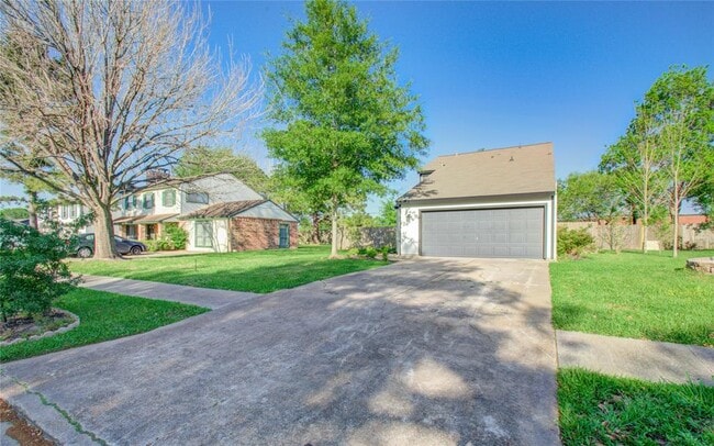 Building Photo - 445 E Castle Harbour Dr