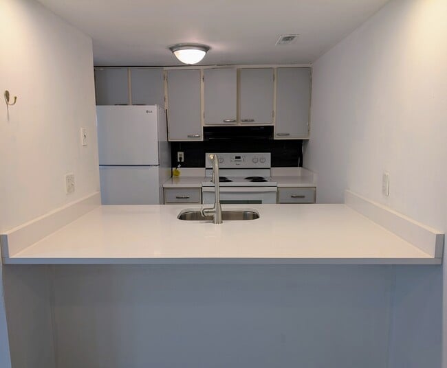 Building Photo - 1085 Merrimar Cir N
