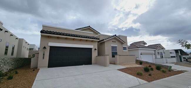 Building Photo - 1822 Bridle