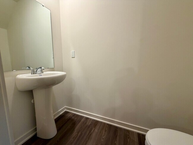 Foto del edificio - 844 Pine Cone Ln