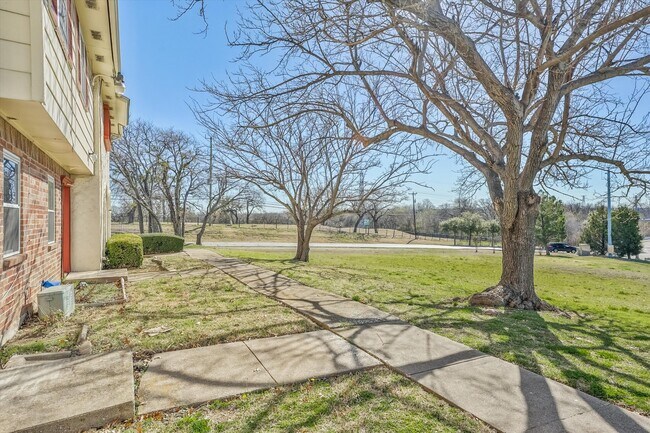 Building Photo - 32 E Mountain Ln