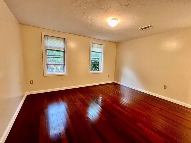 Building Photo - 350 Neponset St