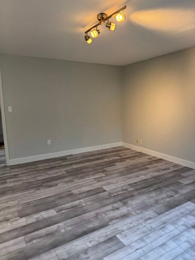 Building Photo - 214 Lindell Dr