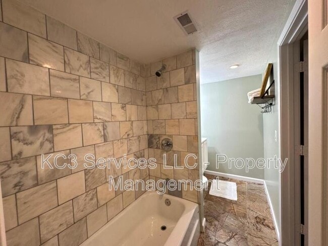 Foto del edificio - 10419 College Ave