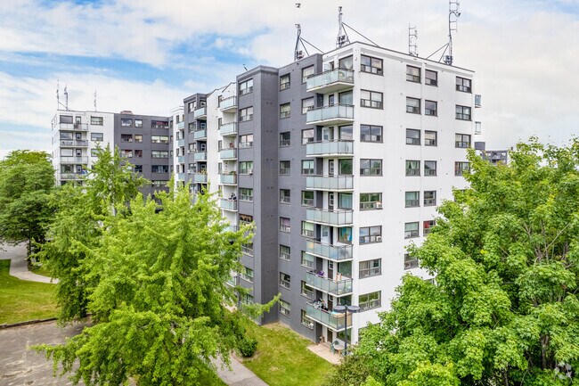 Photo du bâtiment - 65-85 Silver Springs Blvd