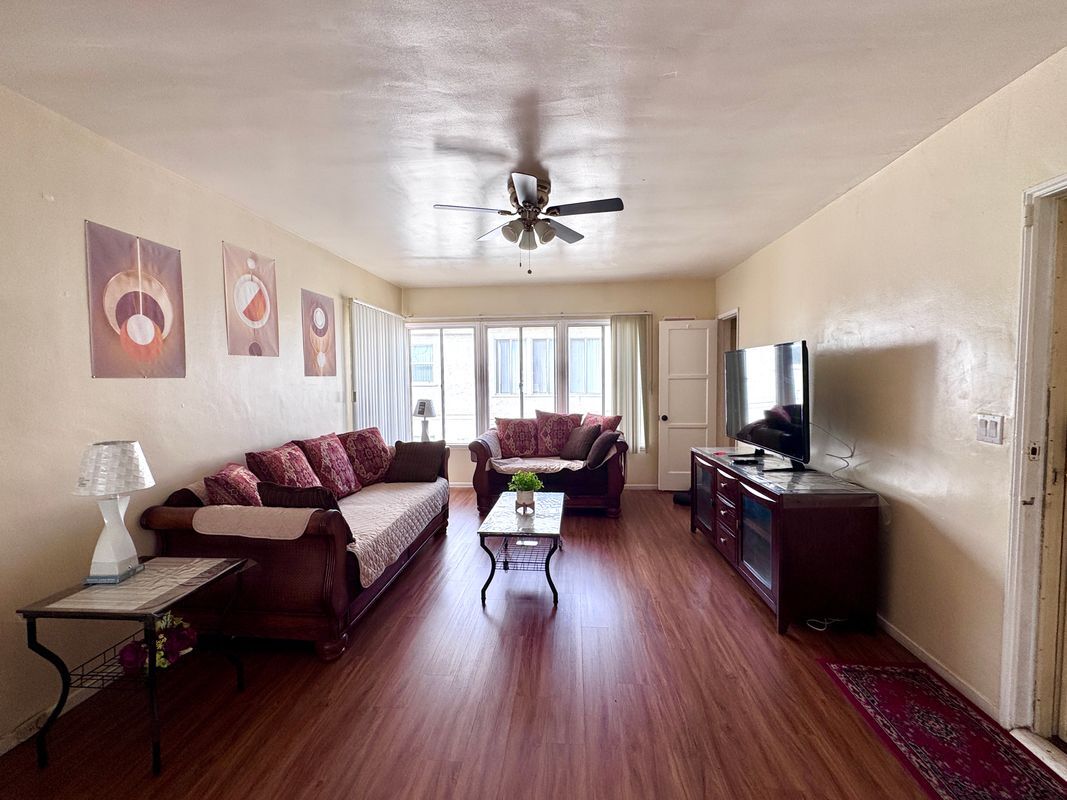 Foto principal - 8211 Crenshaw Dr