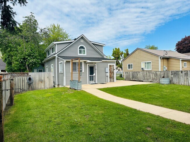 Building Photo - Gorgeous Kalispell home with Historical Charm