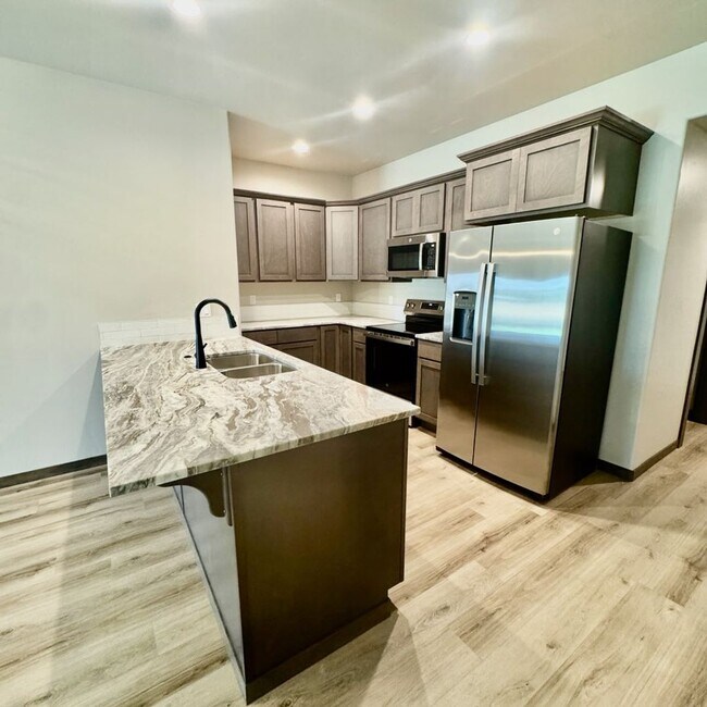 Foto del edificio - Brand new Townhome in heart of Rathdrum