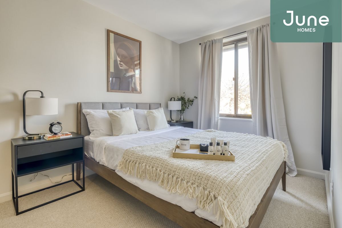 Foto principal - Queen room in 5-bed/2.5-bath Home