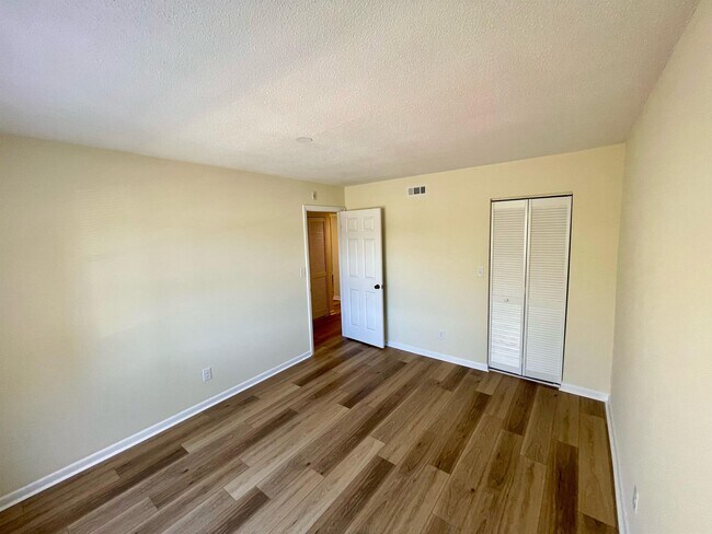 Foto del edificio - 625 N Keene Rd