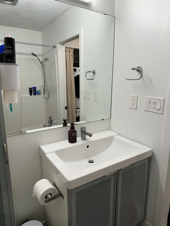 Photo du bâtiment - 1604 Maple St