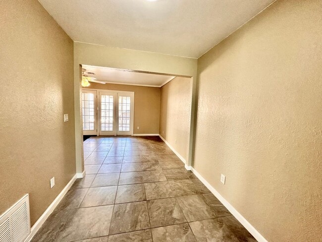 Building Photo - 3-Bed, 2.5-Bath Condo for Rent