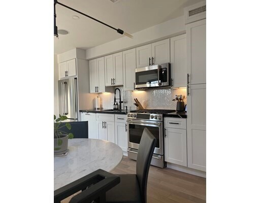 Foto principal - 631 Saratoga St