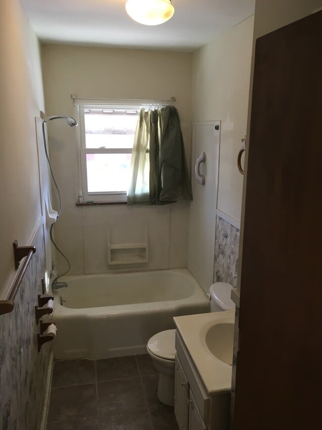Building Photo - 543 Camden Rd