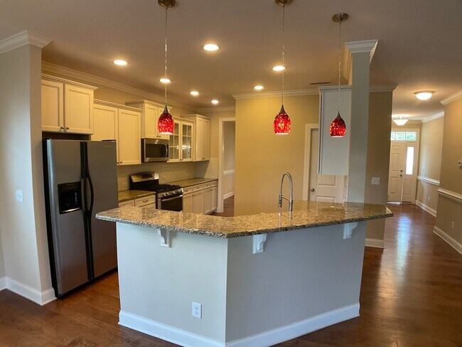 Building Photo - Absolutely Gorgeous and Spacious in Renais...