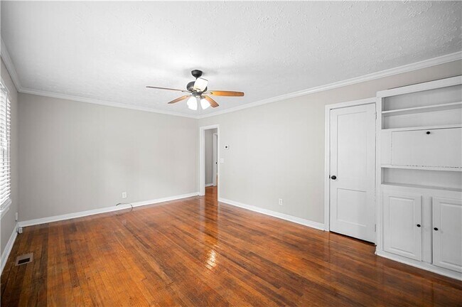 Foto del edificio - 2047 Benson Ave SE