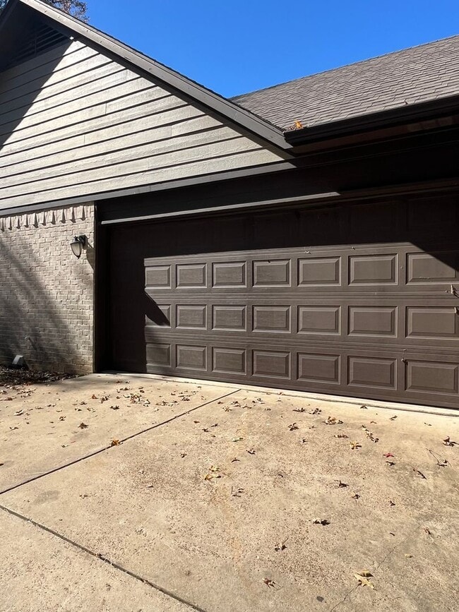 Building Photo - Country Living at it's best