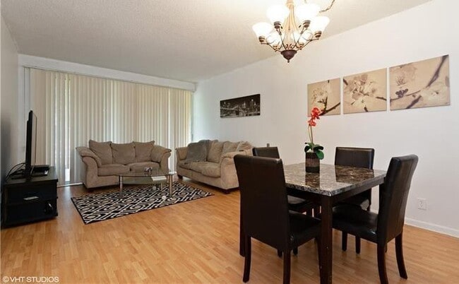Foto del edificio - 8242 NW 24th St