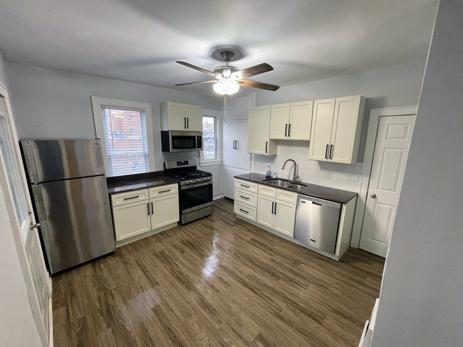 Kitchen - 1621 N Warren Ave