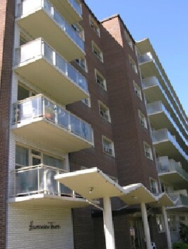 Photo du bâtiment - Lawrenview Towers