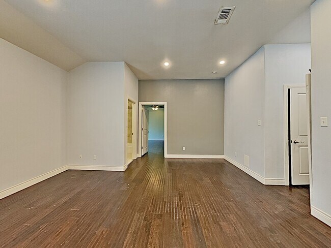 Foto del edificio - 1414 Record Crossing Rd