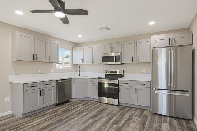 Photo - 329 N 12th St Townhome