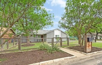 Building Photo - 6606 Woodhue Dr