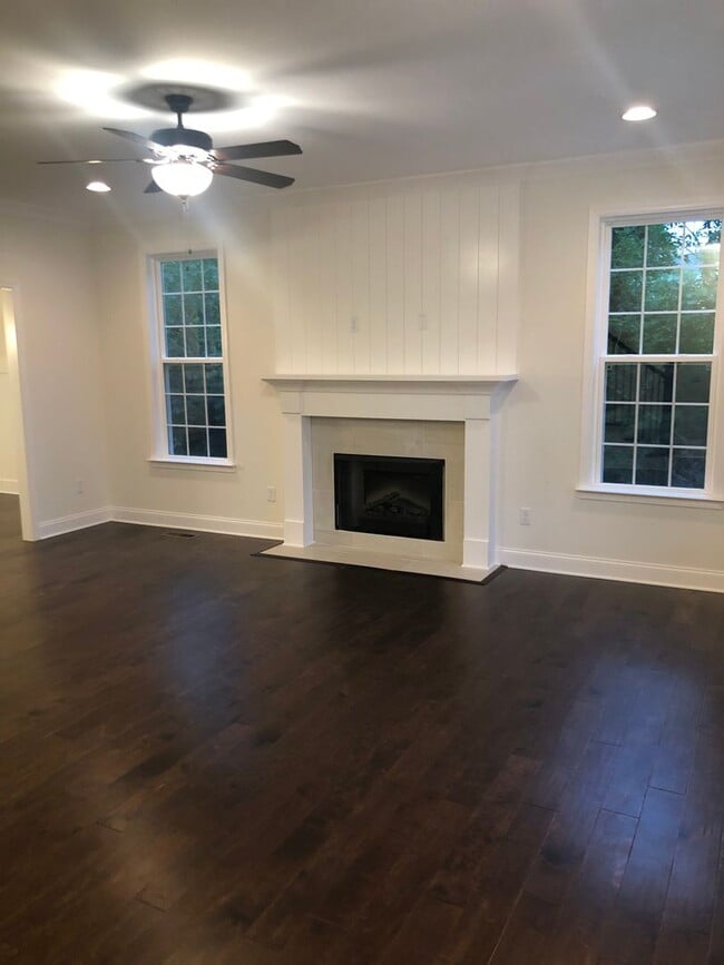 Foto del edificio - 3 Bedrooms + 2.5 Bath Renatal in East Brainerd