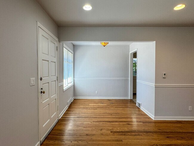 Foto del edificio - Wonderful Wedgwood Location! 2bd/2bth home...