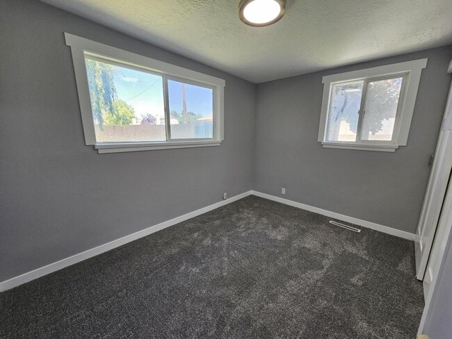 Building Photo - 190 W 2050 N