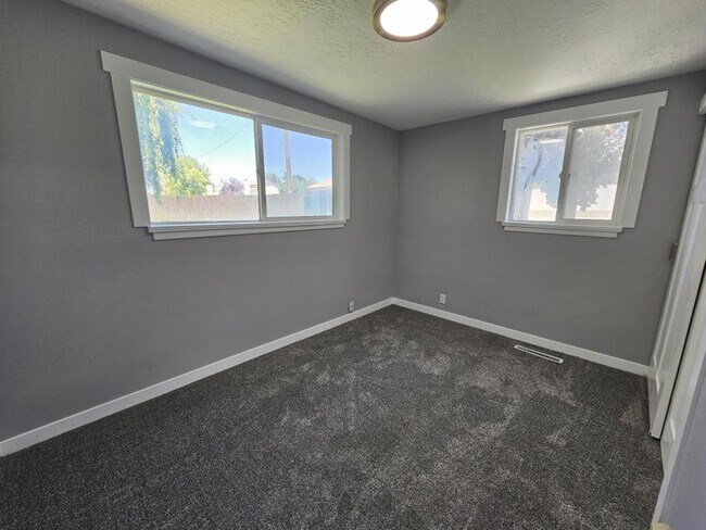 Foto del edificio - 190 W 2050 N