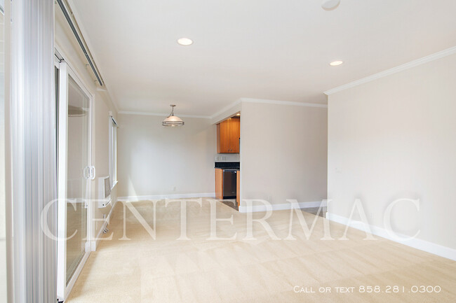 Building Photo - 8571 Villa La Jolla Dr