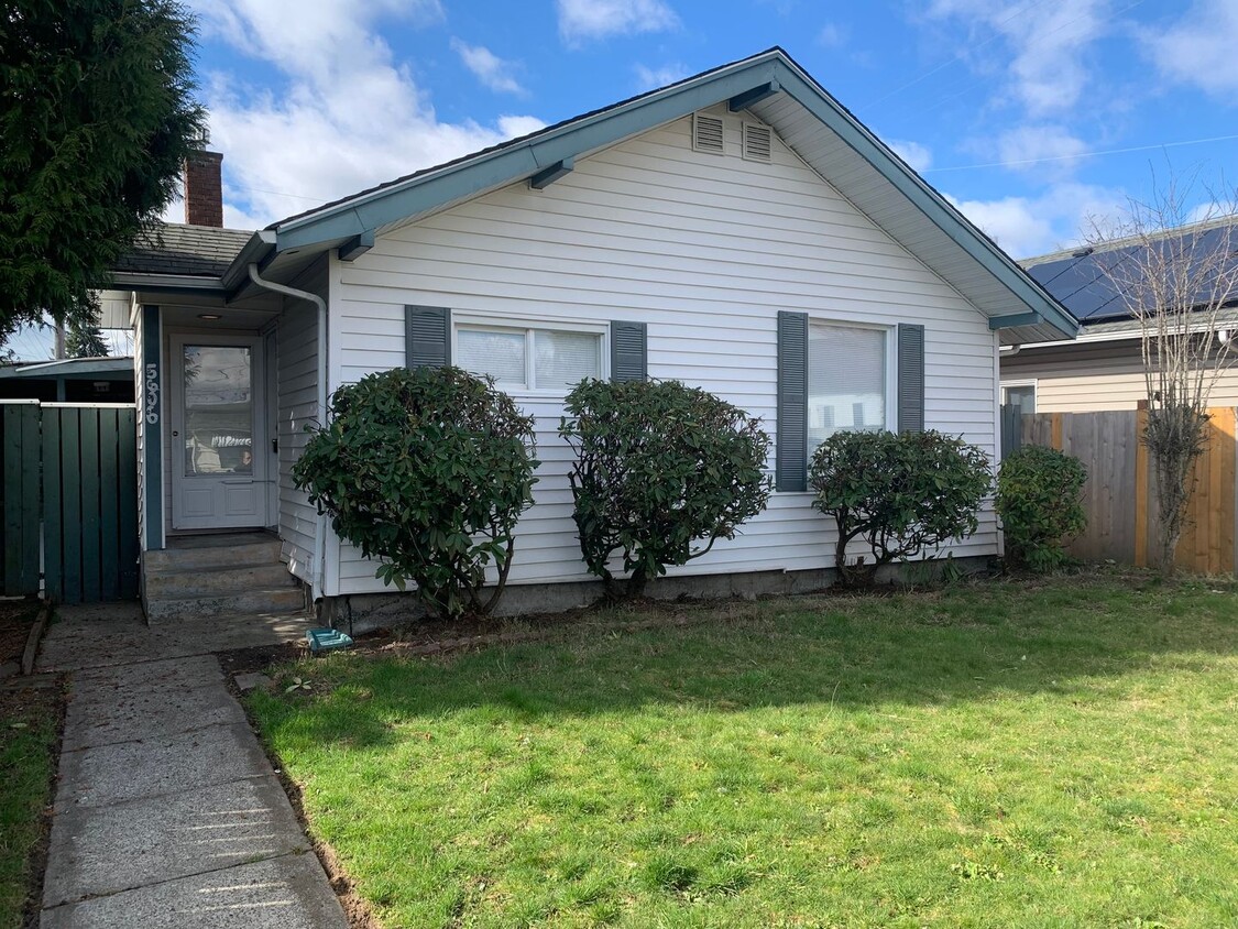 Primary Photo - Welcome home to this Charming 2 bedroom ho...