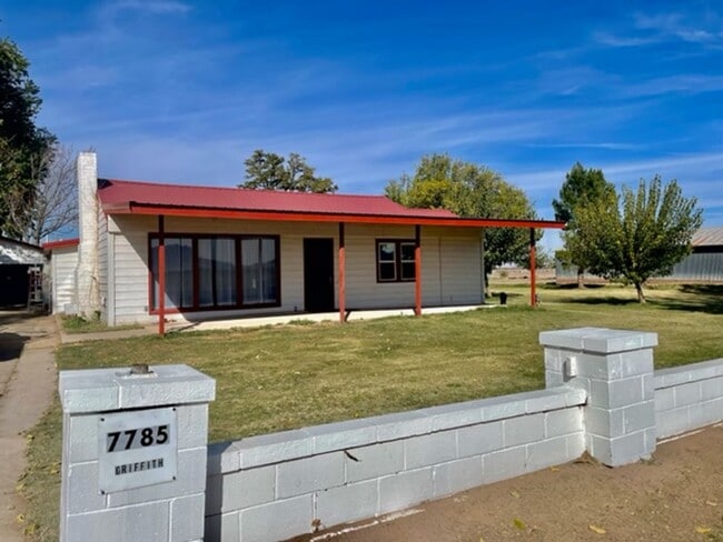 Building Photo - Ranch Style Farm