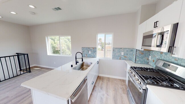 Foto del edificio - Modern 4 Bed 2 Bath House on Mary Lane!! (...