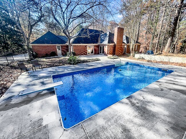 Building Photo - Stately Home in Sandy Springs with Pool!