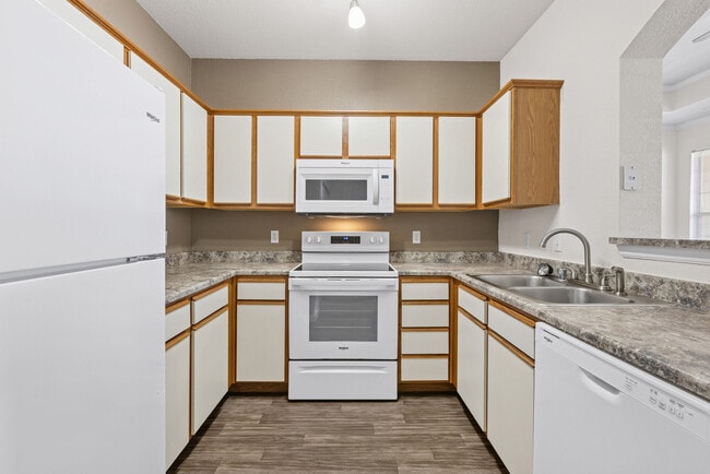 Building Photo - Villas at Park West