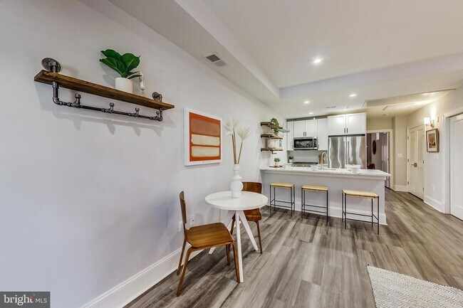 Foto del edificio - 819 D St NE