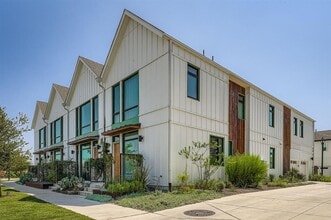 Building Photo - 2513 Philomena St