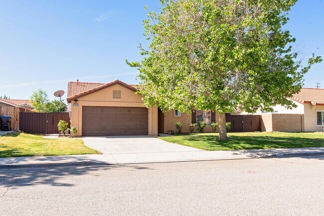 Foto del edificio - 4034 E Ave R