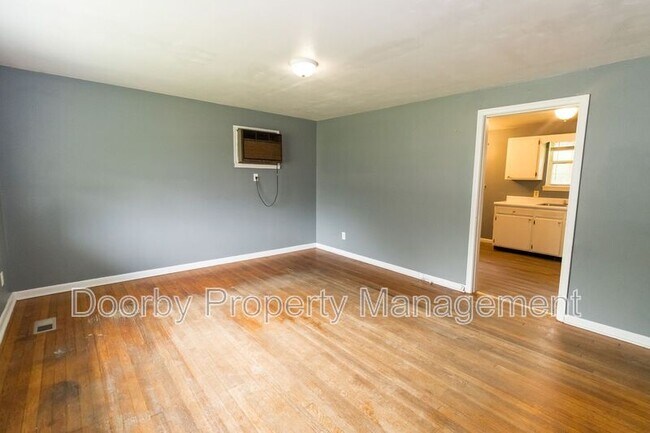 Building Photo - 8325 Oak Dr