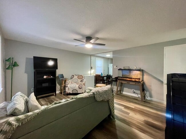 Building Photo - 1927 Sunnymede Dr