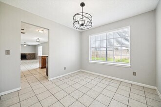 Building Photo - 18102 Brooknoll Dr