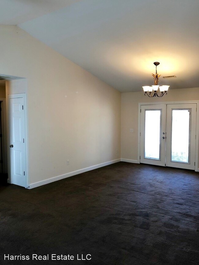 Foto del edificio - 1 br, 1 bath House - 121 Oak Ridge Lane