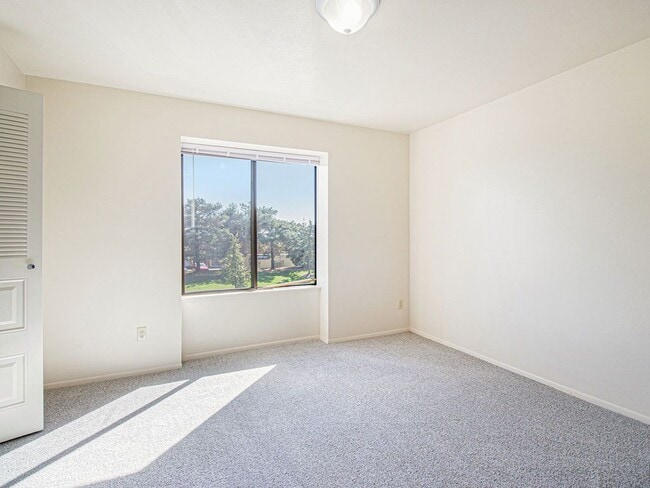 Building Photo - Gull Prairie/Gull Run Apartments and Townhomes