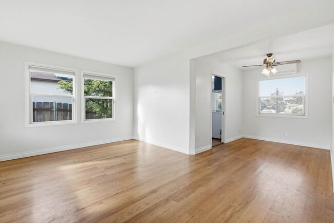 Building Photo - Charming 2 bedroom, 1 bath La Mesa Home Available Now**