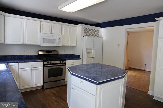 Building Photo - 1604 McGuckian St