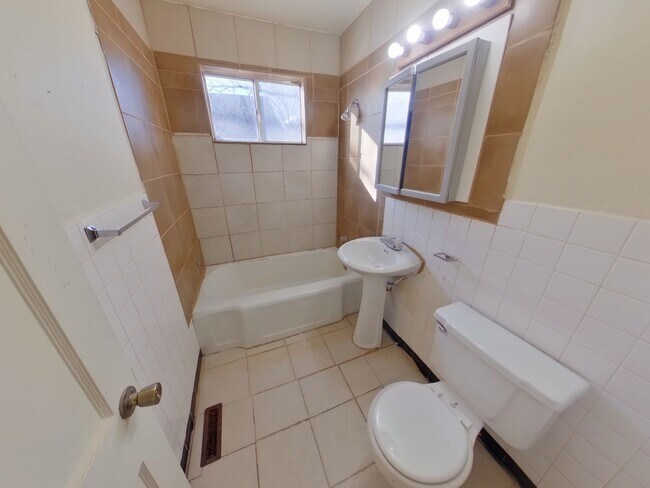 Foto del edificio - 1201 Dellrose