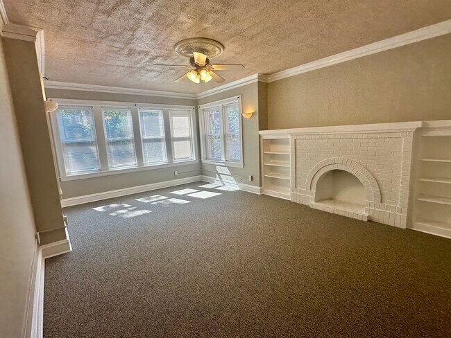 Foto del edificio - 6327 N Oakley Ave